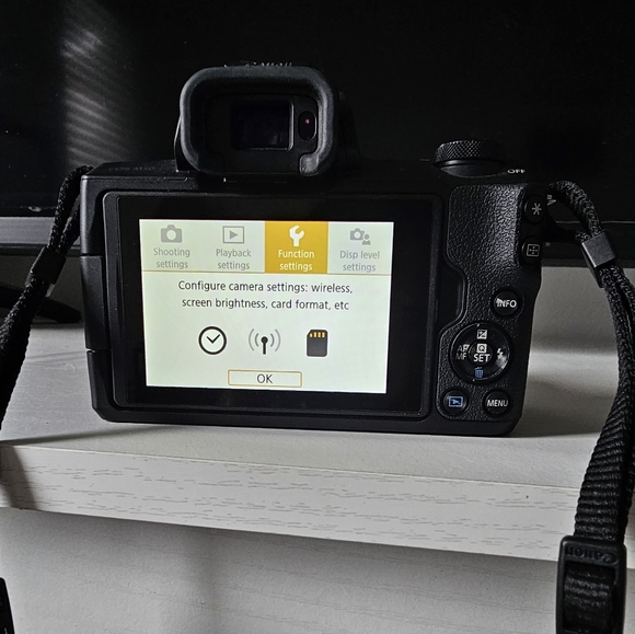 Canon M50 Mirrorless Camera - Picture 8 of 8